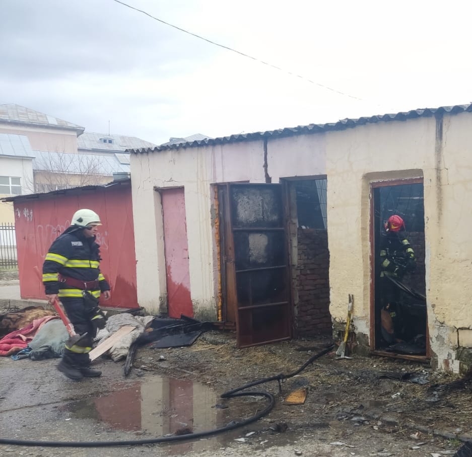 Incendiu izbucnit la mai multe garaje din municipiul Bârlad