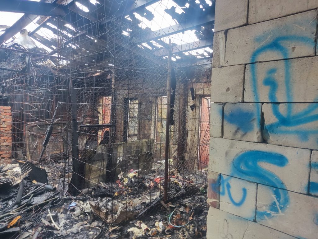 Incendiu izbucnit la mai multe garaje din municipiul Bârlad