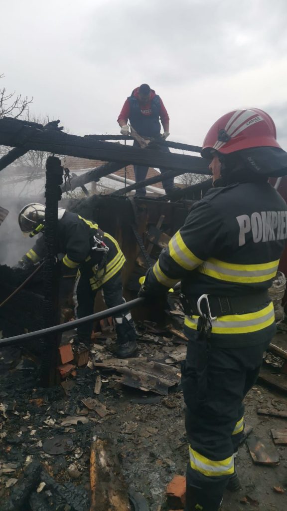 Incendiu la o anexă gospodărească din Valea