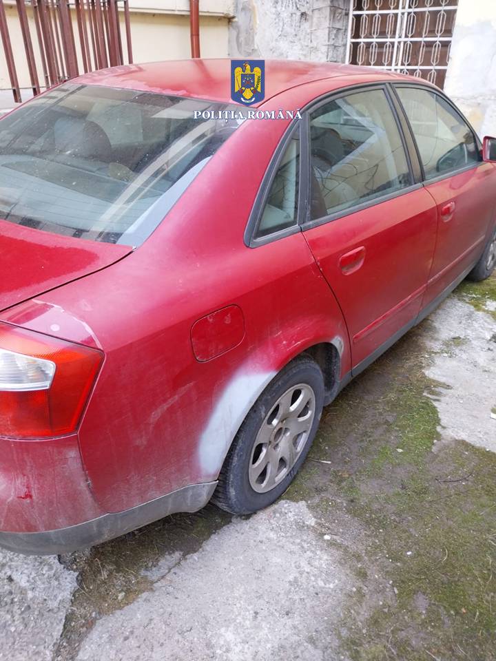 Țigări de contrabandă și un autoturism confiscate de polițiști
