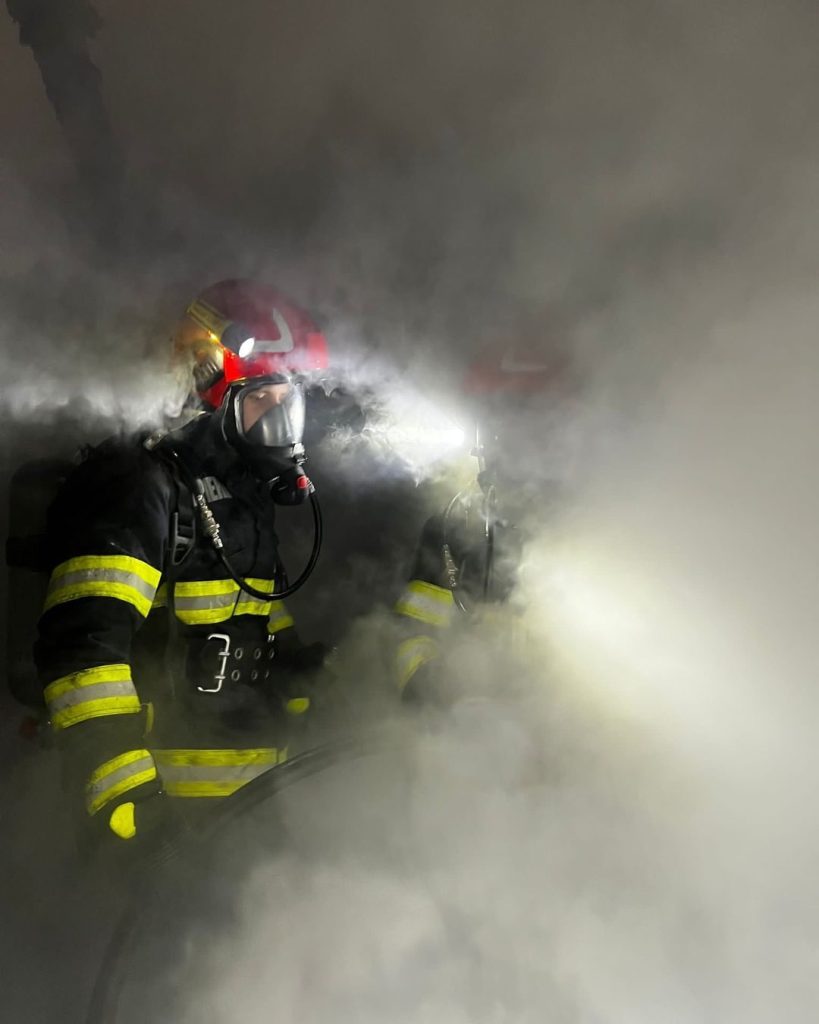 Incendiu lichidat la o casă dezafectată din Târgu Mureș