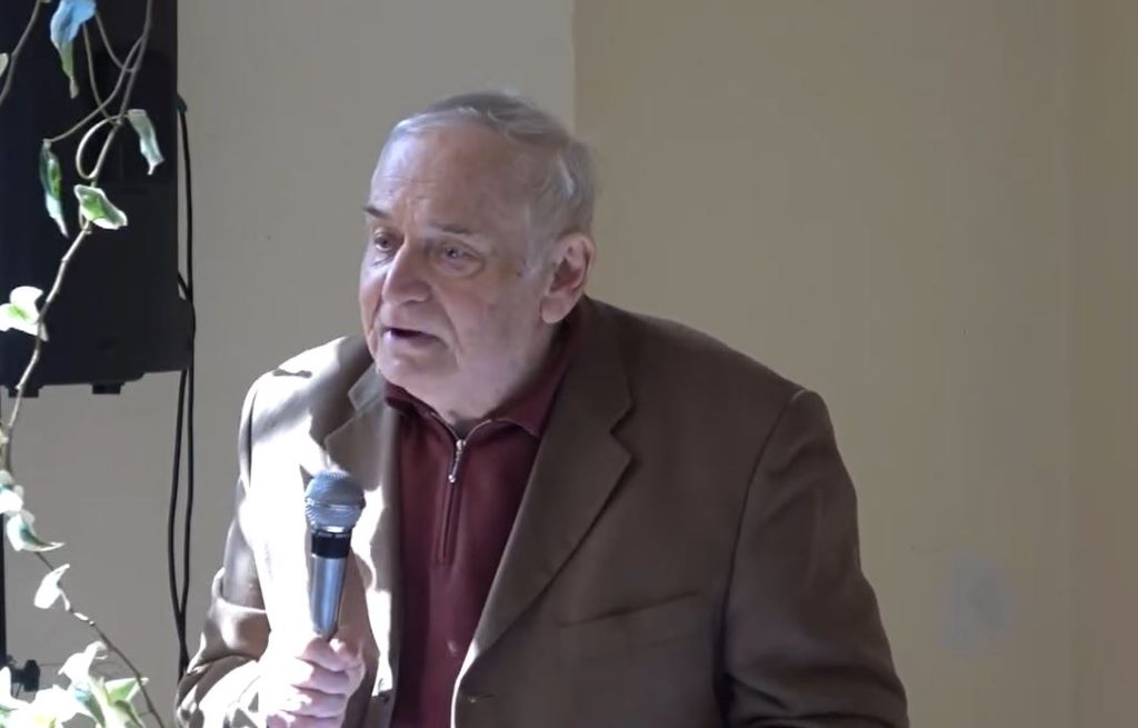 Lansare de carte la Vaslui: „Desculț prin mărăcini" de profesor Miluță Moga Lansare de carte la Vaslui: „Desculț prin mărăcini" de profesor Miluță Moga