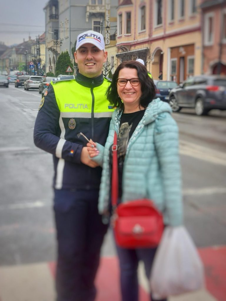 Polițiștii Mureșeni au adus primăvara și speranța în sufletele mureșenilor Polițiștii Mureșeni au adus primăvara și speranța în sufletele mureșenilor