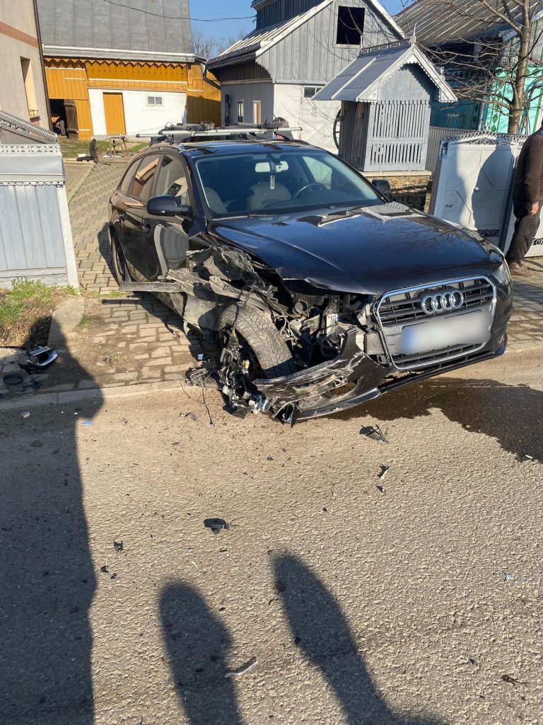 Accident rutier cu trei mașini în Stroiești 