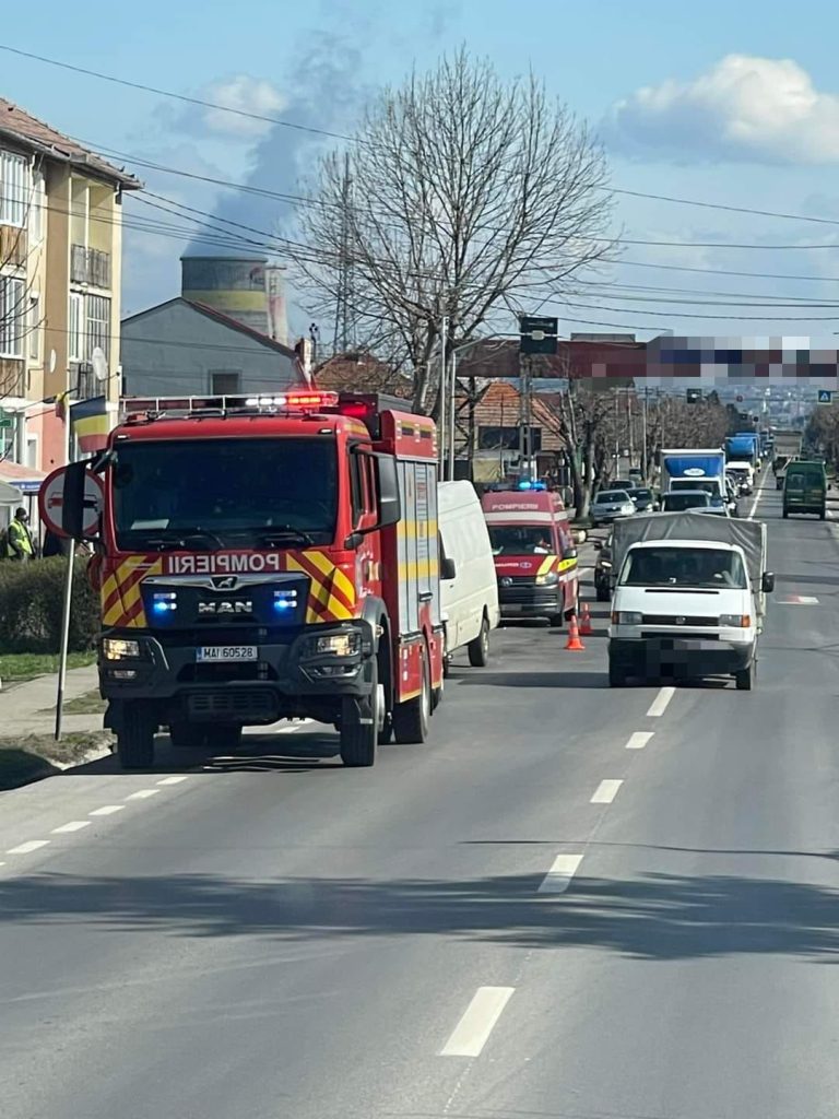 Accident rutier pe E60: Pompierii mureșeni intervin pentru salvarea victimelor