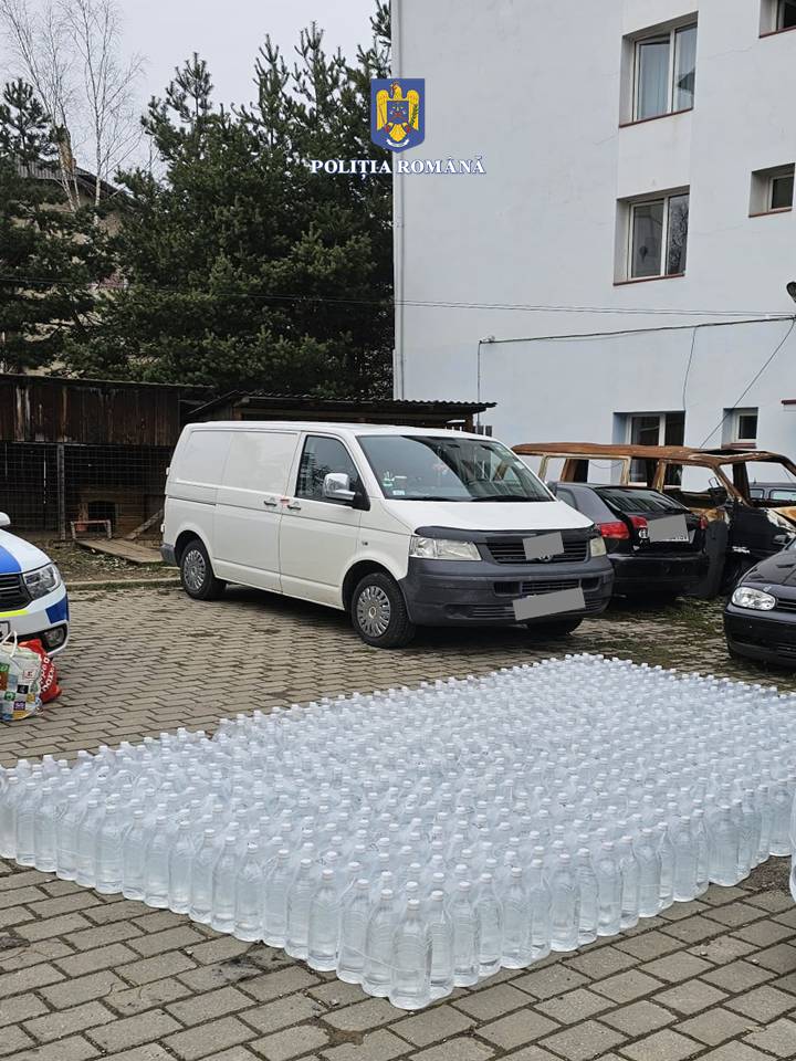 Polițiștii din Vatra Dornei au confiscat țigări de contrabandă, alcool și două autovehicule în valoare totală de aproximativ 150.000 lei