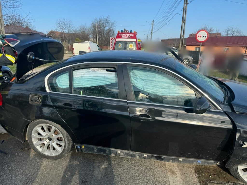 Accident rutier în Salcea: o adolescentă de 16 ani, transportată la spital