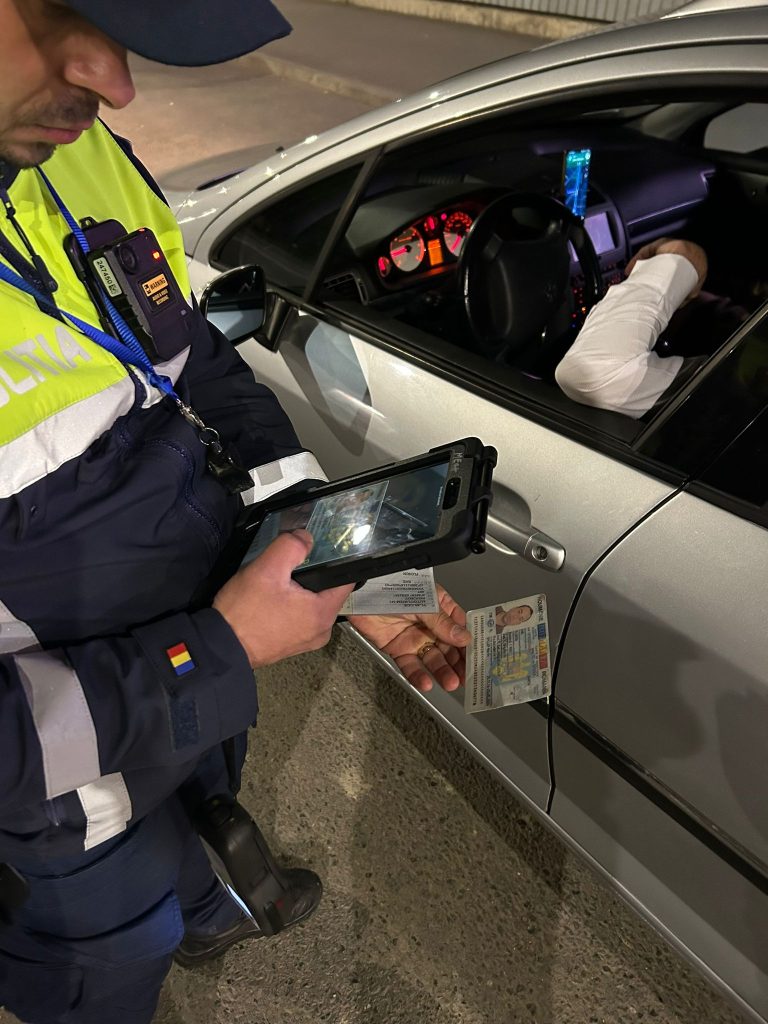 Poliția Suceava implementează sistemul modern de legitimare și verificare EDAC (foto-video)