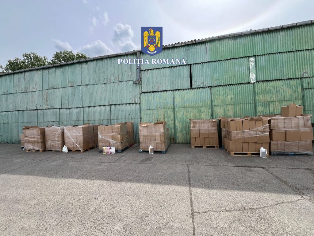 Polițiștii din Vaslui au confiscat produse contrafăcute în valoare de peste 95.000 de lei