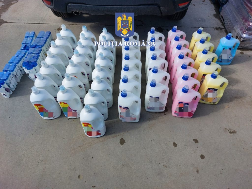 Polițiștii din Vaslui au confiscat produse contrafăcute în valoare de peste 95.000 de lei