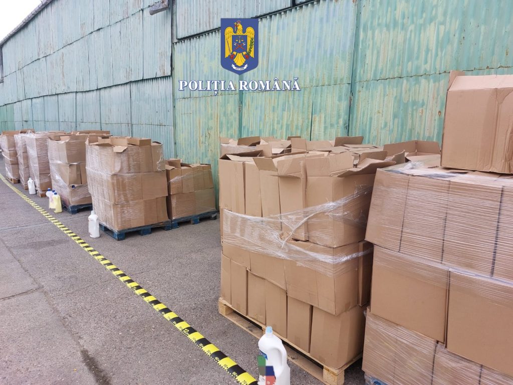 Polițiștii din Vaslui au confiscat produse contrafăcute în valoare de peste 95.000 de lei
