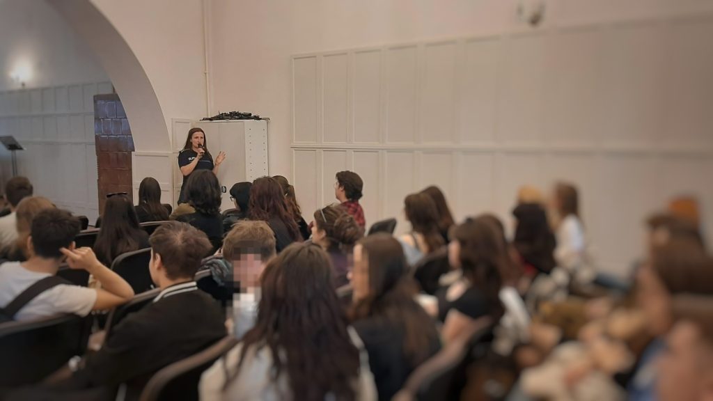 Activități informativ-preventive ale polițiștilor în școlile din Mureș 