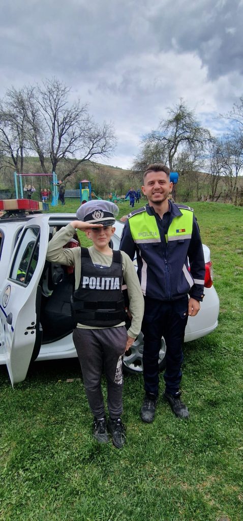 Polițiștii din Sângeorgiu de Pădure și Bezid, alături de copii