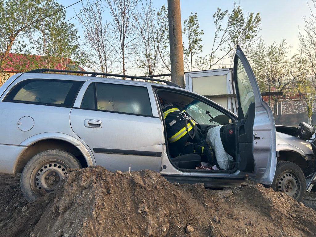 Pompierii din Vaslui au intervenit la un accident rutier soldat