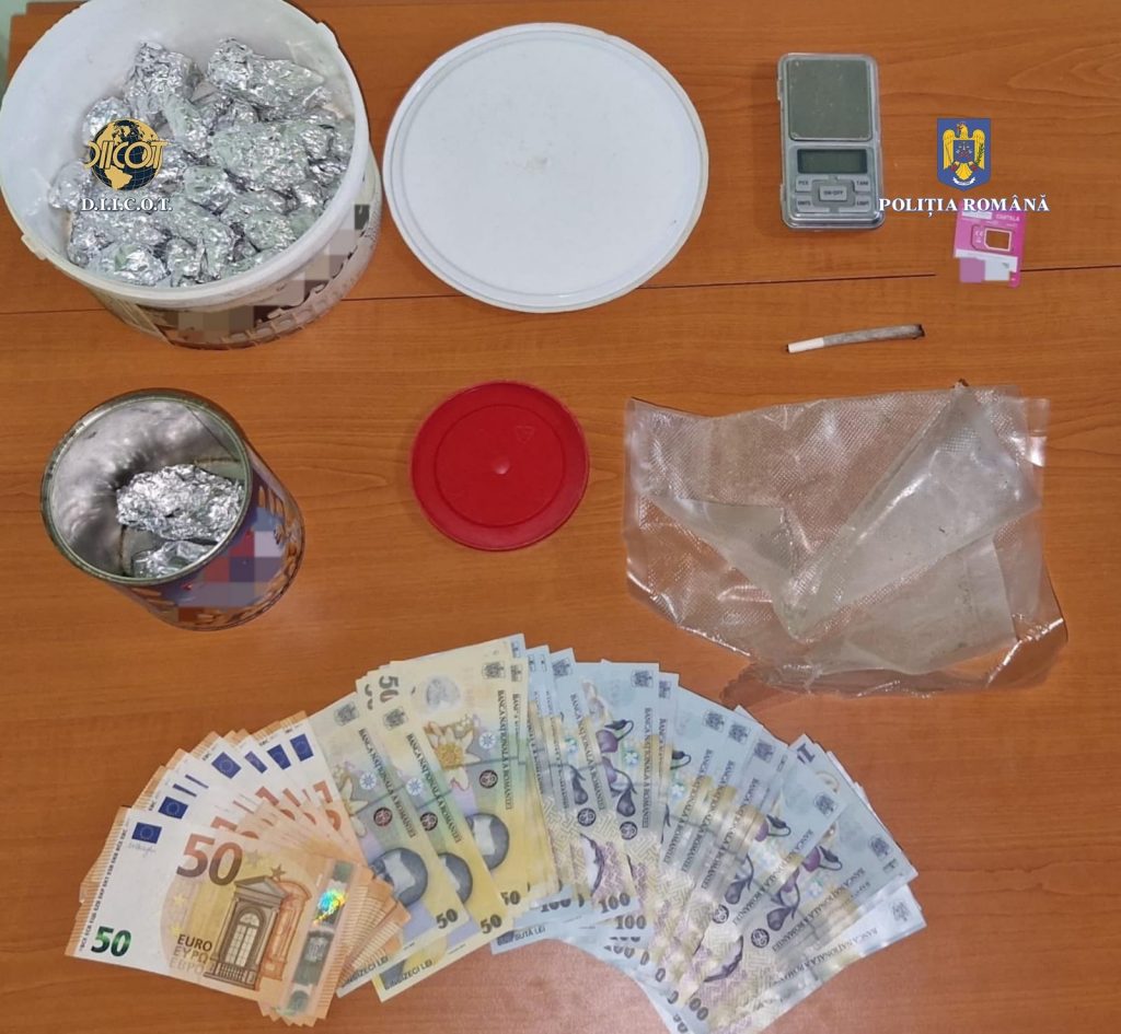 Reținuți pentru trafic de droguri de risc, mare risc și operațiuni cu psihoactive