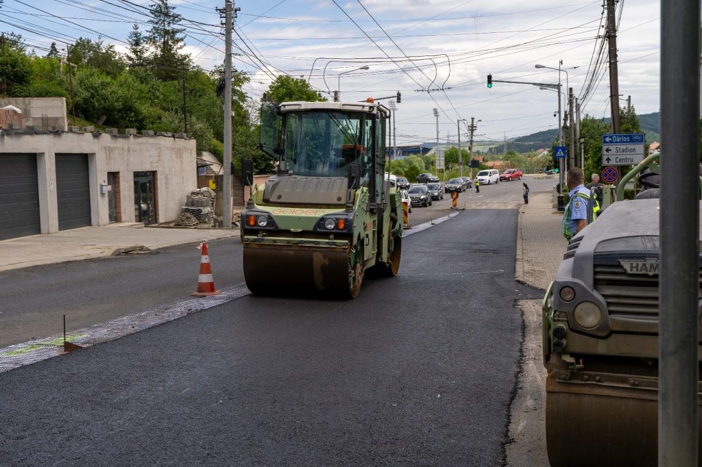 Asfaltarea străzii Baznei din Mediaș a început 