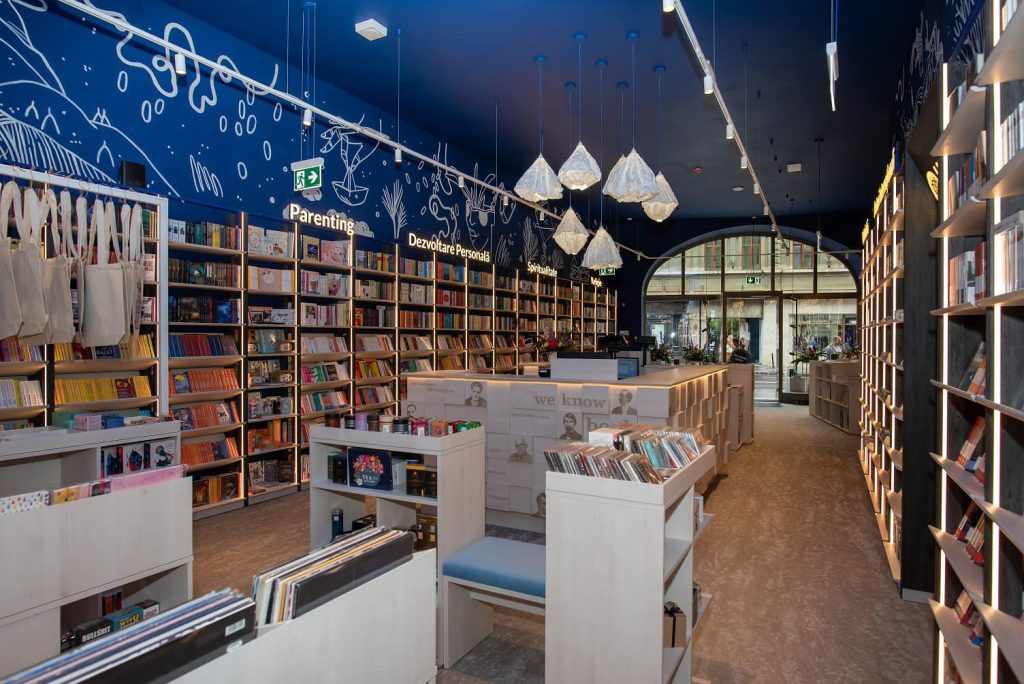 „Moara cu povești”. Librăria cu „L mare de tipar” de la Libris... „Moara cu povești”. Librăria cu „L mare de tipar” de la Libris...