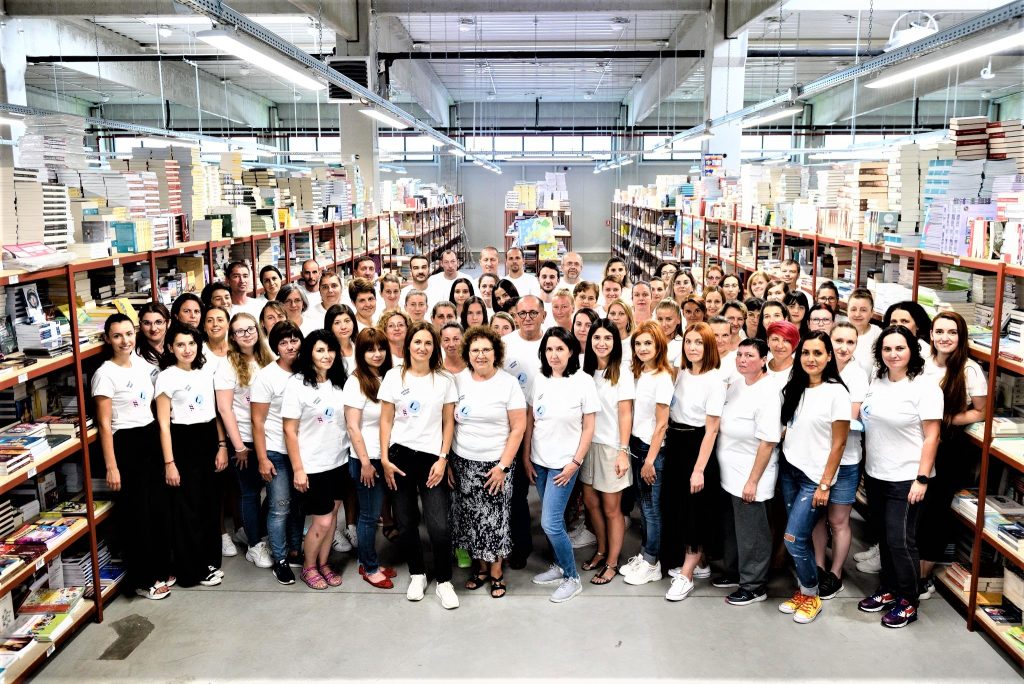 „Moara cu povești”. Librăria cu „L mare de tipar” de la Libris... „Moara cu povești”. Librăria cu „L mare de tipar” de la Libris...