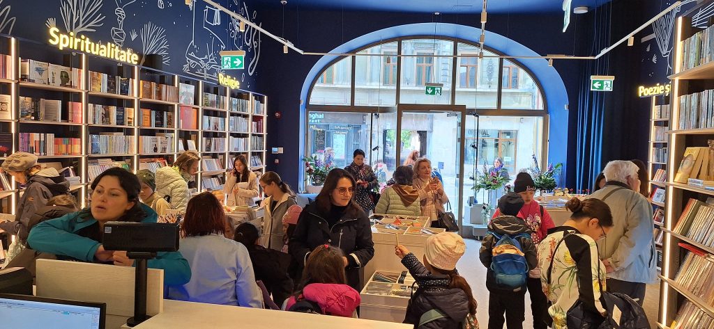„Moara cu povești”. Librăria cu „L mare de tipar” de la Libris... „Moara cu povești”. Librăria cu „L mare de tipar” de la Libris...