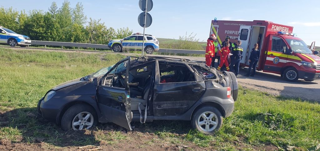 Accident rutier la Stroiești: O mașină s-a răsturnat, iar șoferul