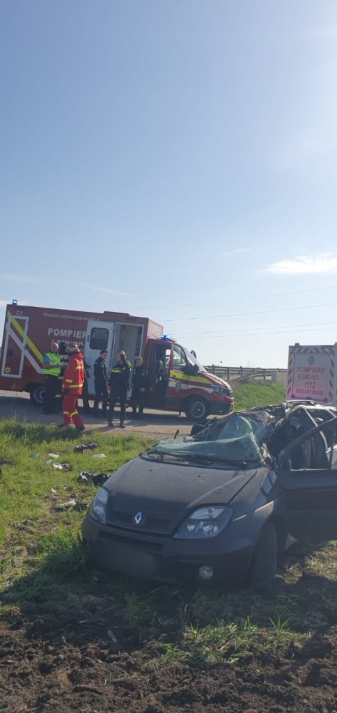 Accident rutier la Stroiești: O mașină s-a răsturnat, iar șoferul