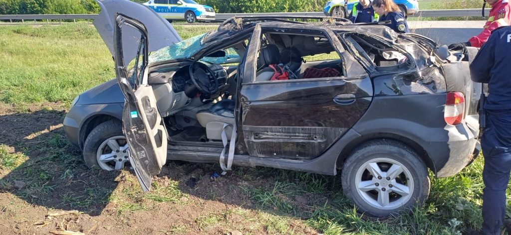 Accident rutier la Stroiești: O mașină s-a răsturnat, iar șoferul