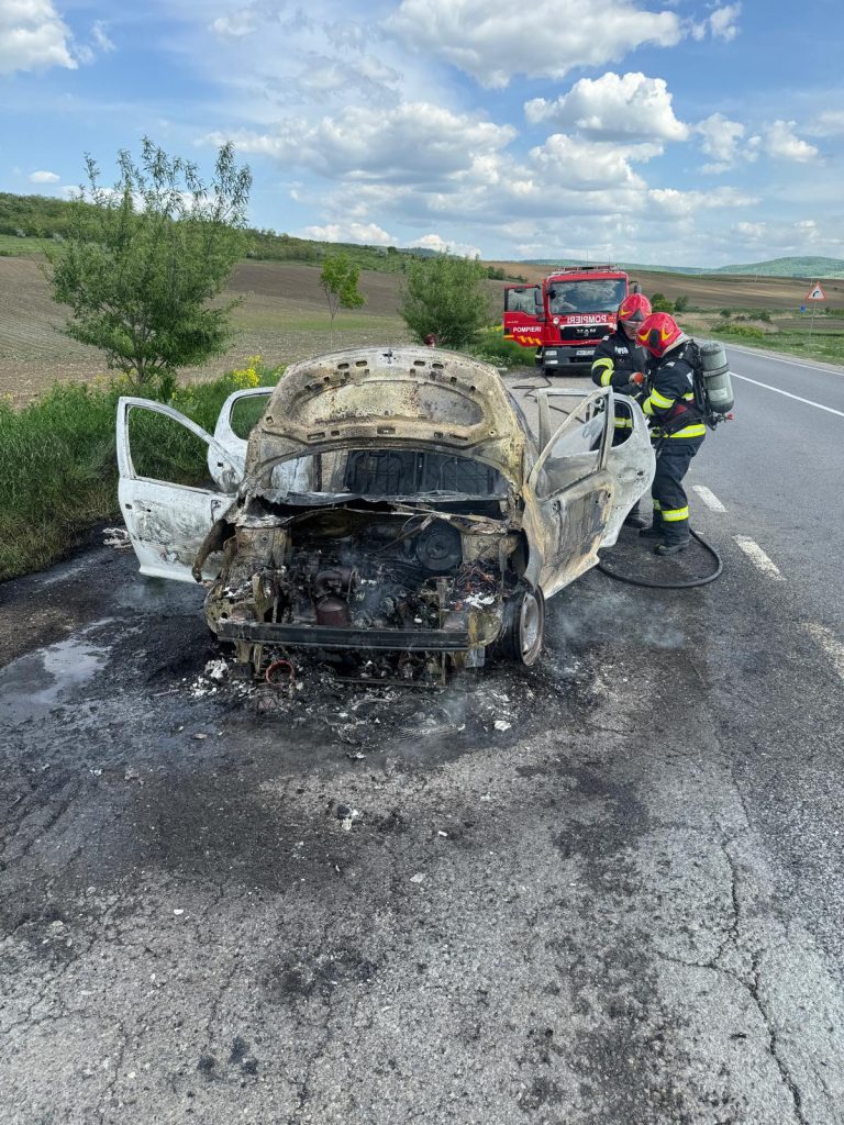 Incendiu la un autoturism pe DN 24