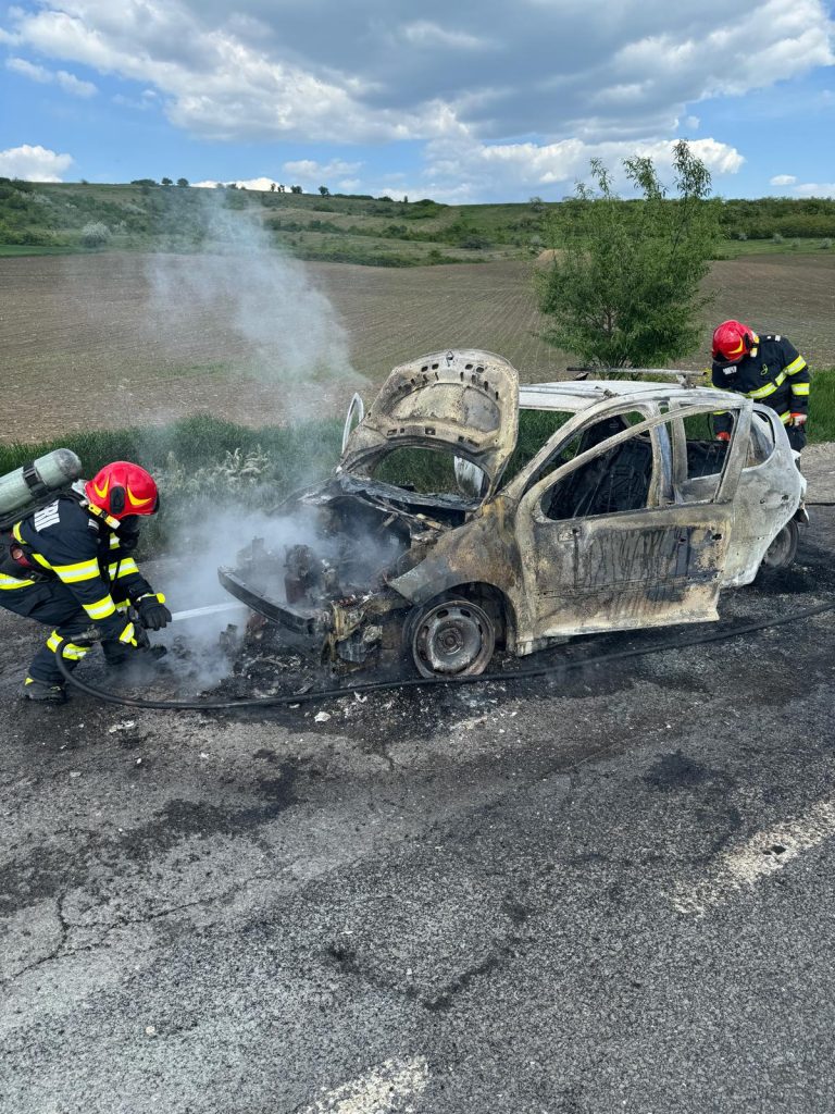 Incendiu la un autoturism pe DN 24