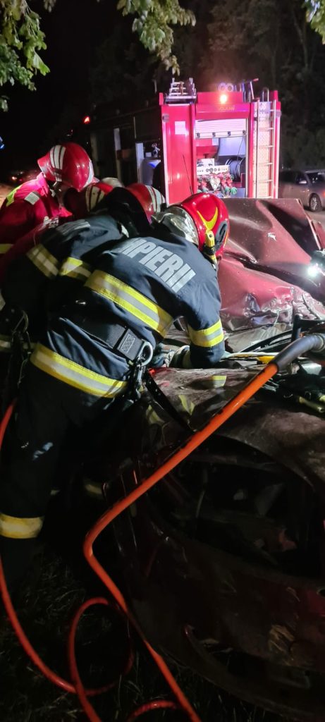 Un accident rutier grav pe DJ 243 s-a soldat cu o victimă decedată și una rănită