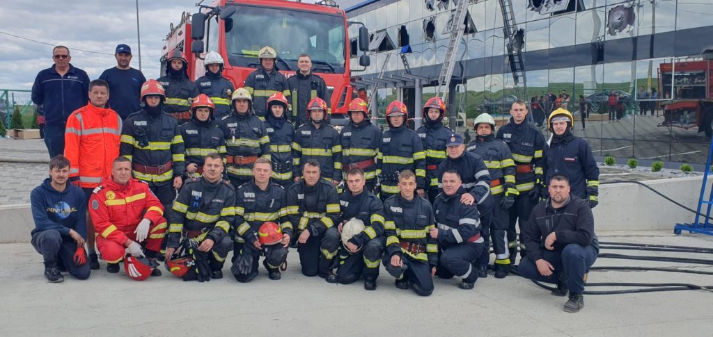 Incendiu major la o hală de producție tâmplărie din PVC în Salcea Incendiu major la o hală de producție tâmplărie din PVC în Salcea