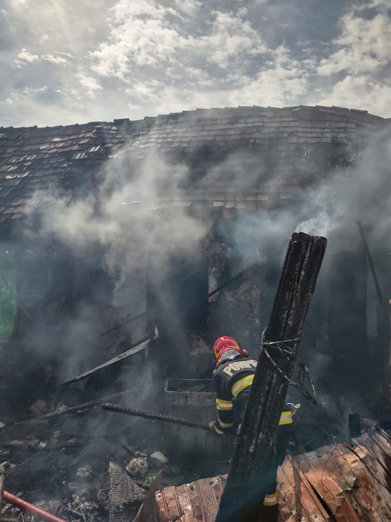 Incendiu la o casă din Daneș