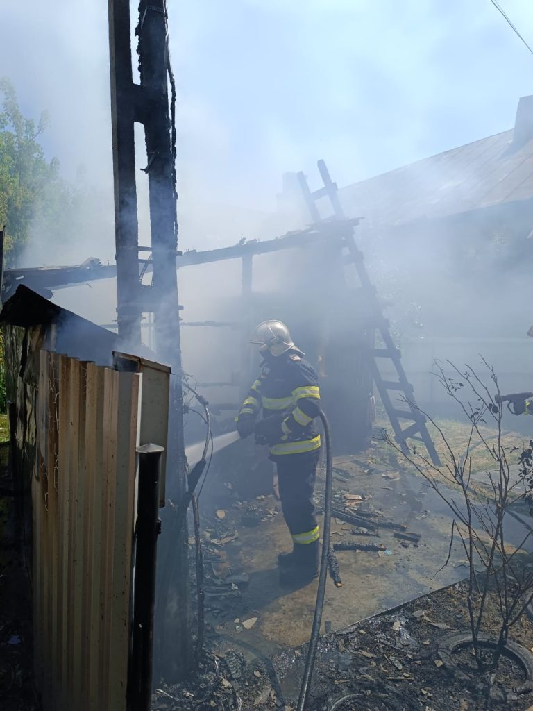 Incendiu la o construcție anexă din Rădăuți