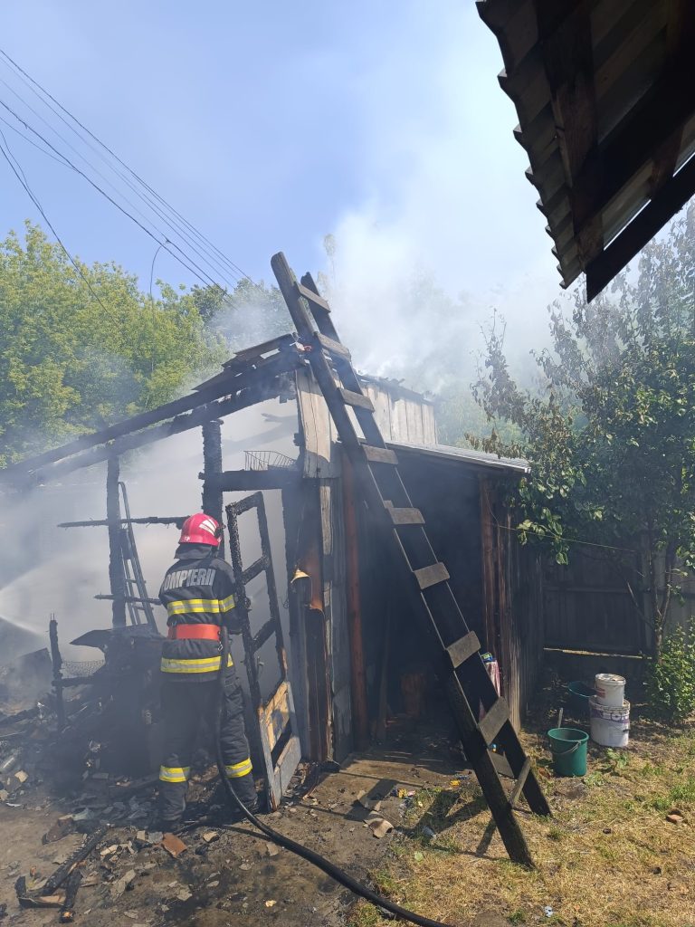 Incendiu la o construcție anexă din Rădăuți