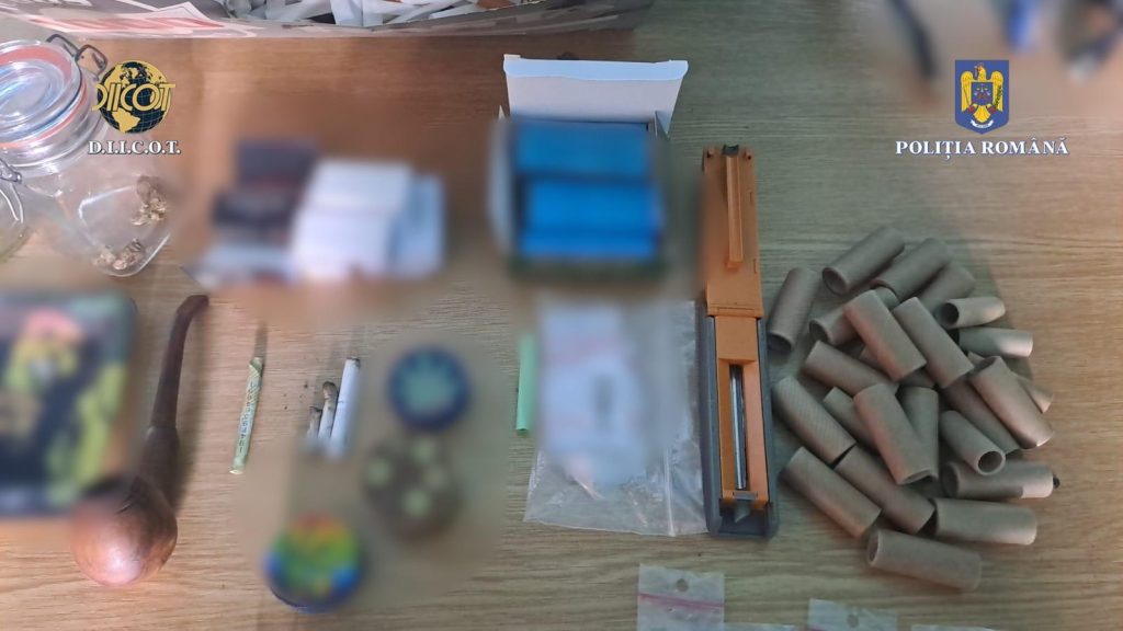18 percheziții domiciliare la persoane cercetate pentru trafic și deținere de droguri