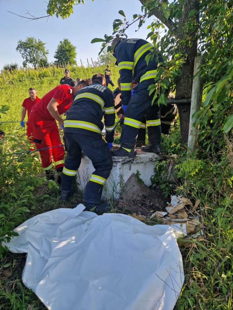 Femeie găsită moartă într-o fântână la Portari, comuna Zăpodeni