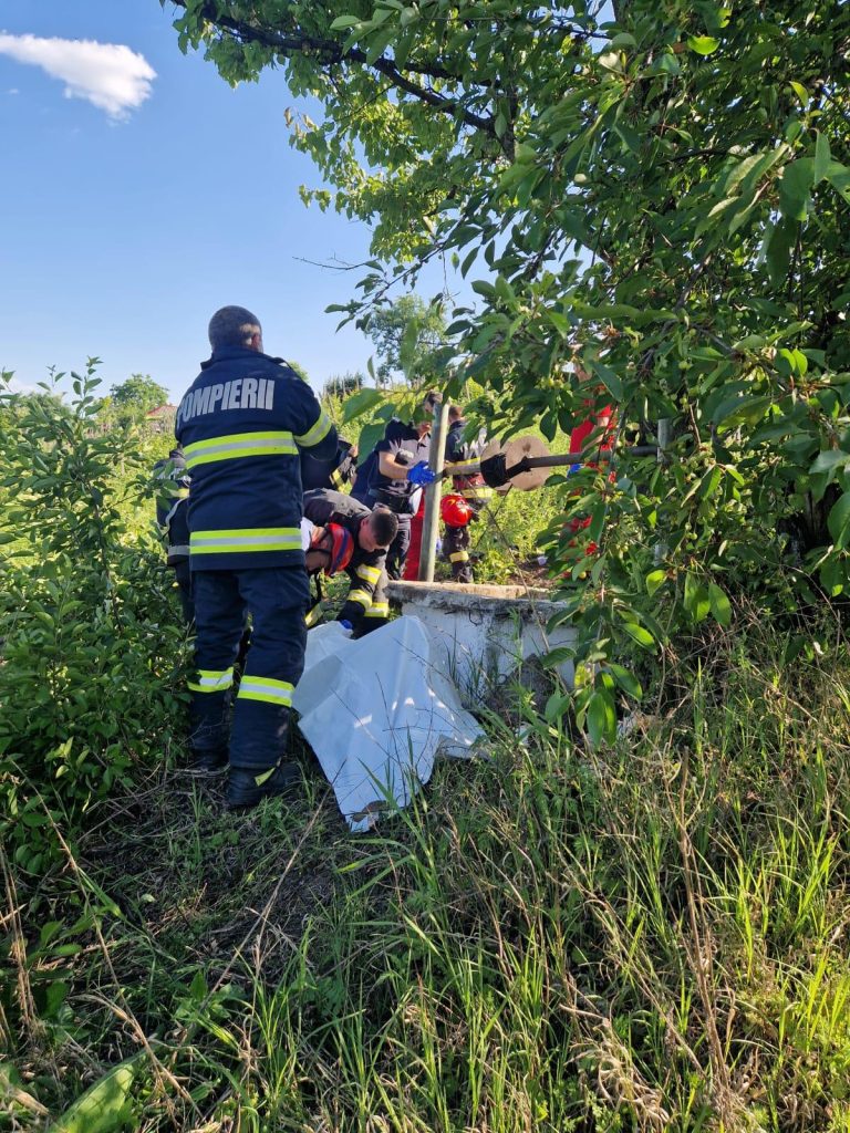 Femeie găsită moartă într-o fântână la Portari, comuna Zăpodeni