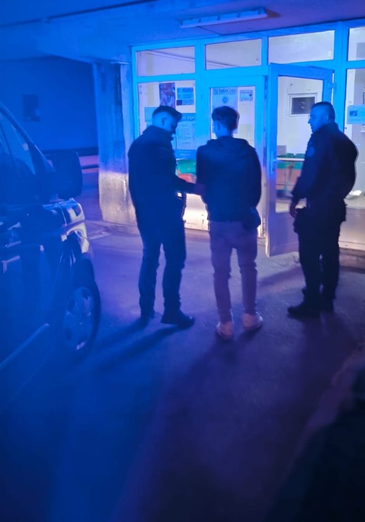 Minor cu act de identitate fals, identificat de jandarmi în apropierea unui club