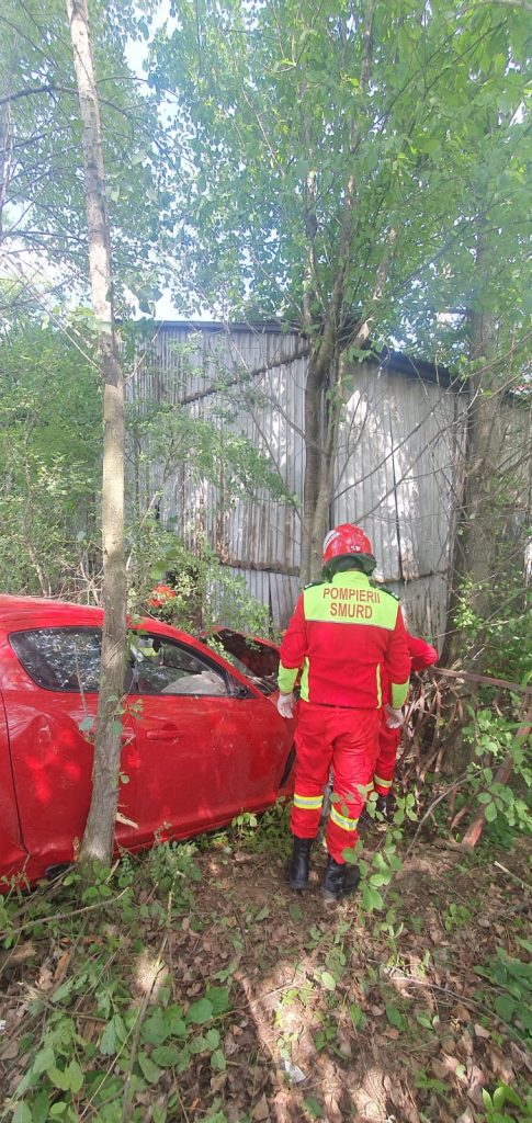 Autoturism a ieșit de pe carosabil în municipiul Suceava, în zona „Termica"