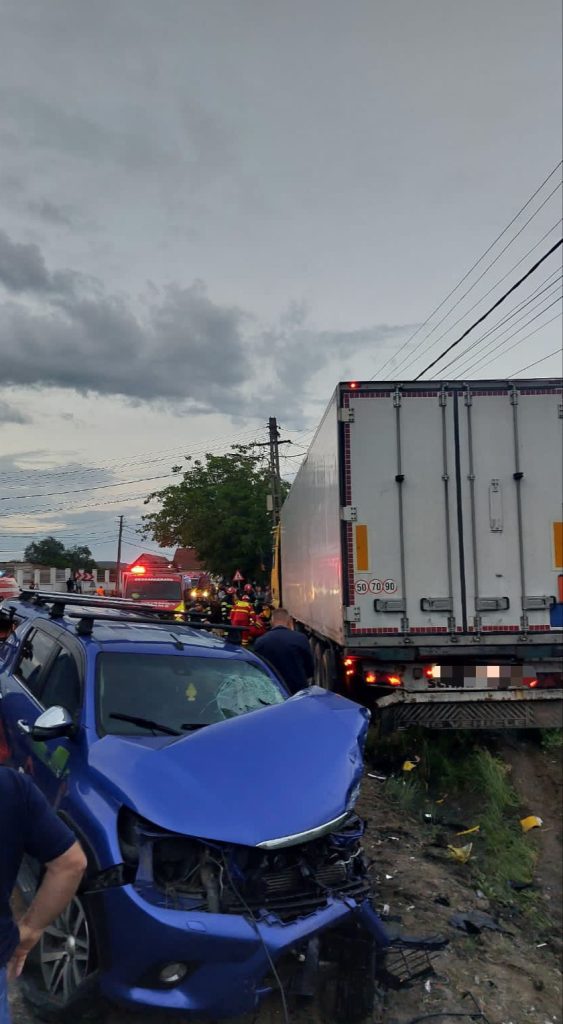 Pompierii din Târgu Mureș intervin la un accident rutier grav în Ciba, comuna Crăciunești