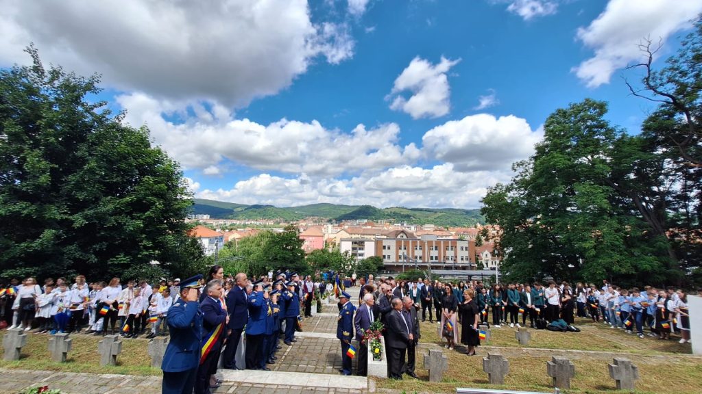 Ceremonialuri militare și religioase dedicate Zilei Eroilor