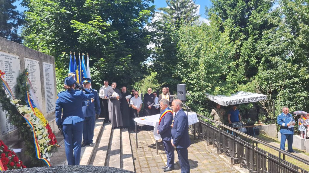 Ceremonialuri militare și religioase dedicate Zilei Eroilor