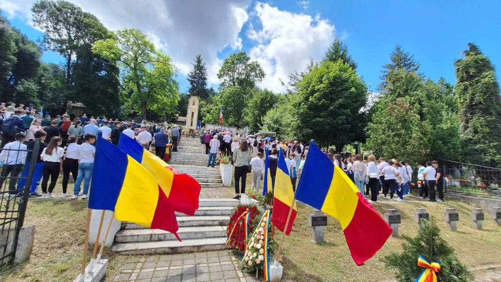 Ceremonialuri militare și religioase dedicate Zilei Eroilor