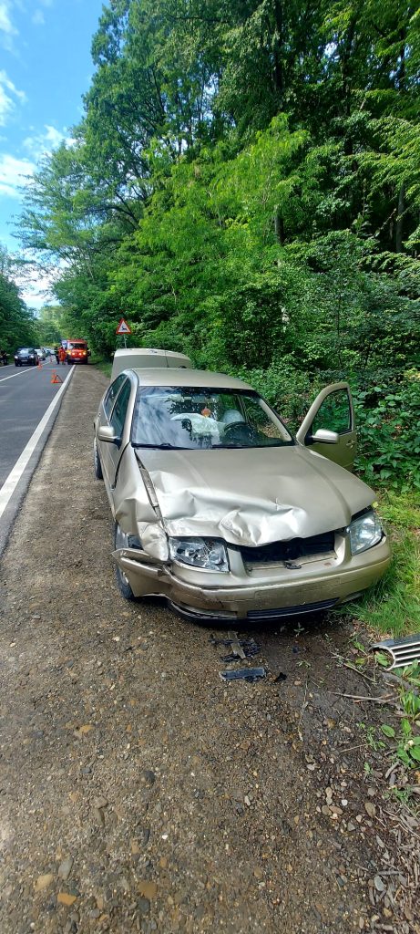 Accident rutier cu trei persoane rănite în Adâncata, județul Suceava