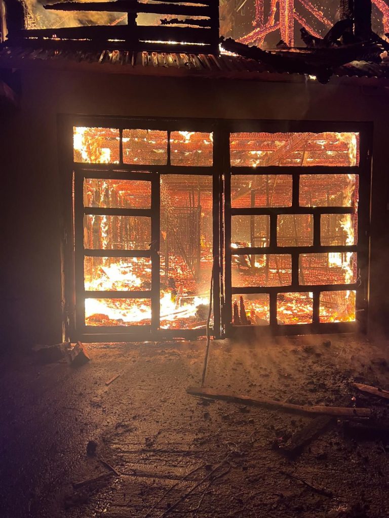 Incendiu la Ocolul Silvic Gura Humorului: Trei cai și cinci oi au murit