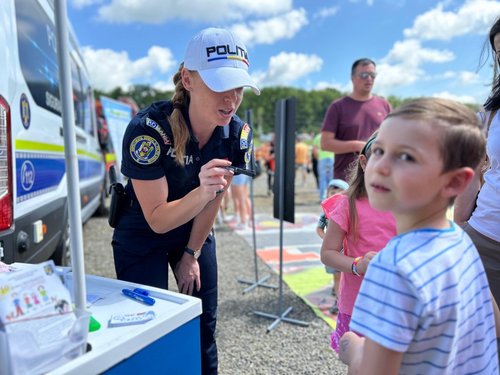 Polițiștii mureșeni au prelungit Ziua Copilului la Pădurea Rotundă din Reghin