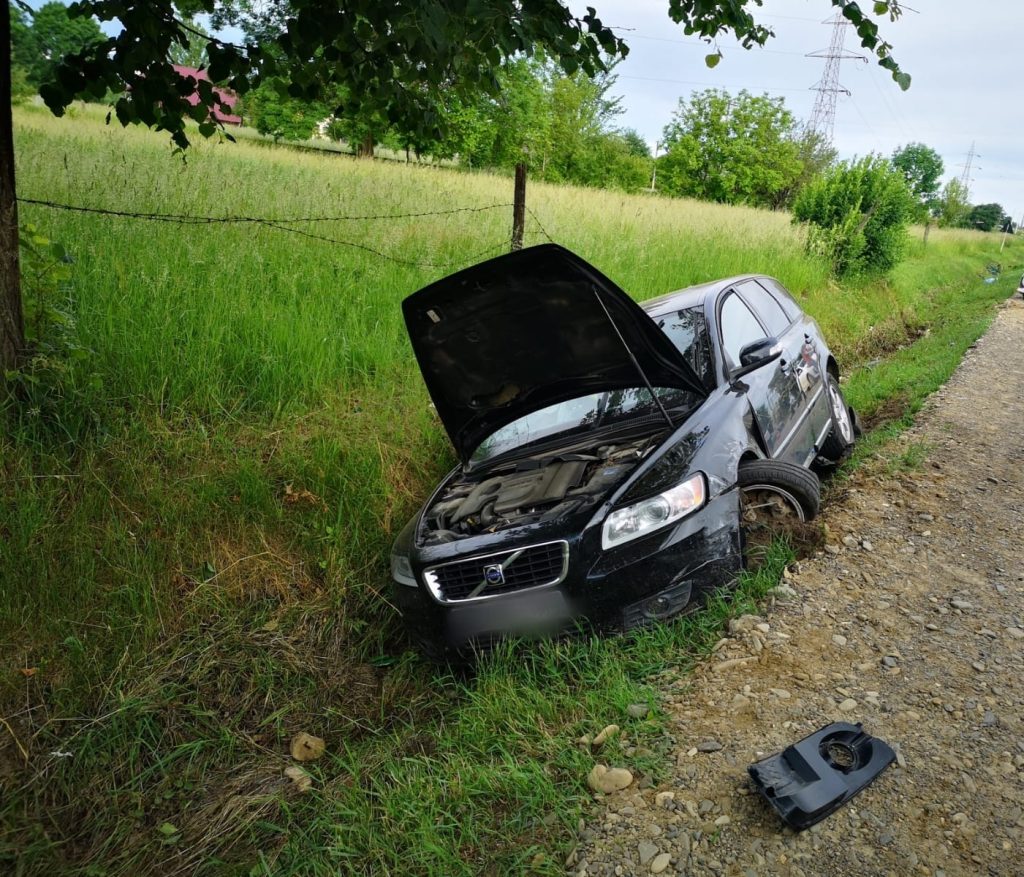 Accident rutier mortal pe DN17A: un biciclist a decedat, iar o tânără a fost rănită