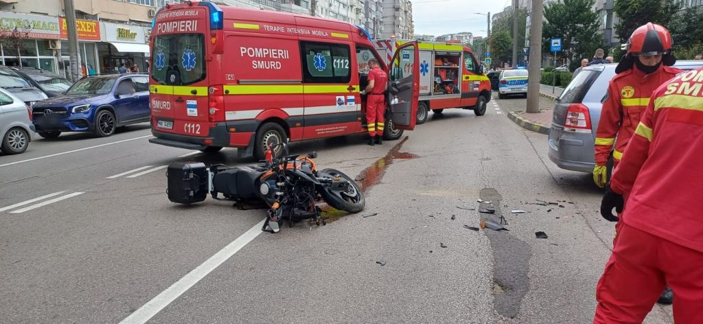 Accident rutier în Suceava: Motociclist rănit după coliziune cu un autoturism