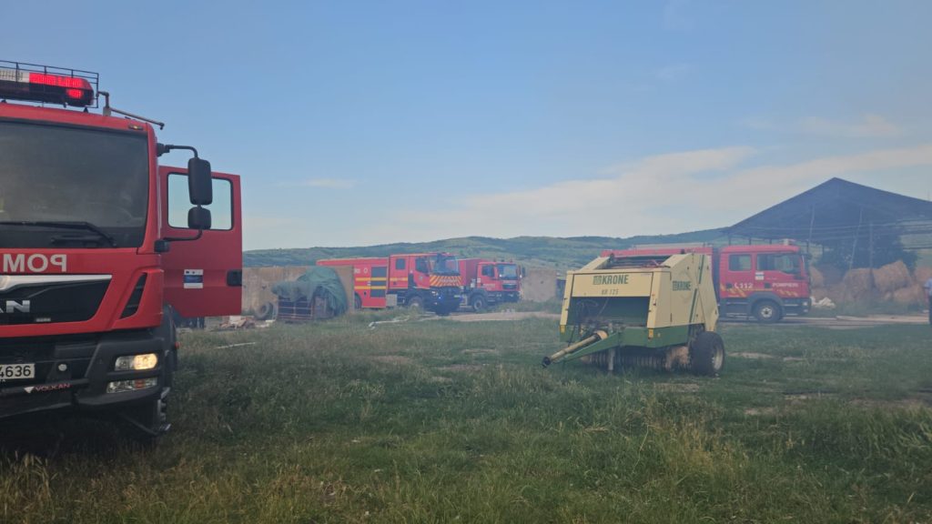 Incendiu la un grajd dezafectat din Vaslui: Pompierii intervin cu cinci autospeciale