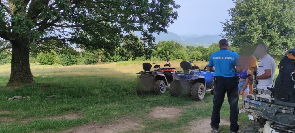 Jandarmii din Brașov au avut un weekend plin de acțiuni, desfășurând misiuni diverse pentru a asigura ordinea și siguranța publică în județ.