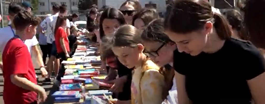 Schimb inedit de cărți la Școala 8 din municipiul Suceava